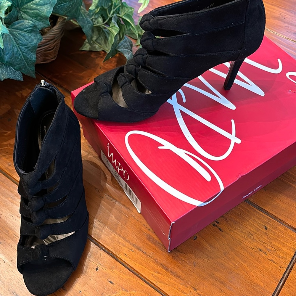 Impo suede shoes nwt